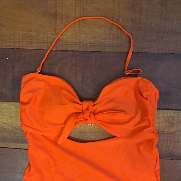 One piece with removable strap - Picture 3 of 4